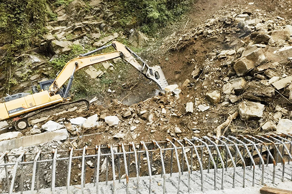 精準預判與緊急避險，成功化解塌方危機